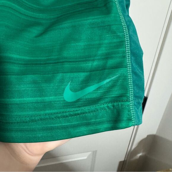 Nike Dri-Fit Green Patterned Activewear Shorts - Picture 3 of 4